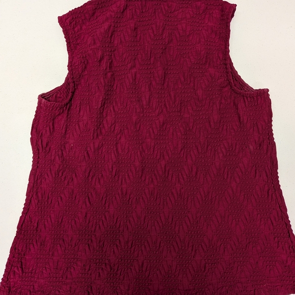 Attitudes by Renee Sleeveless V-Neck Blouse in Berry - Picture 4 of 6